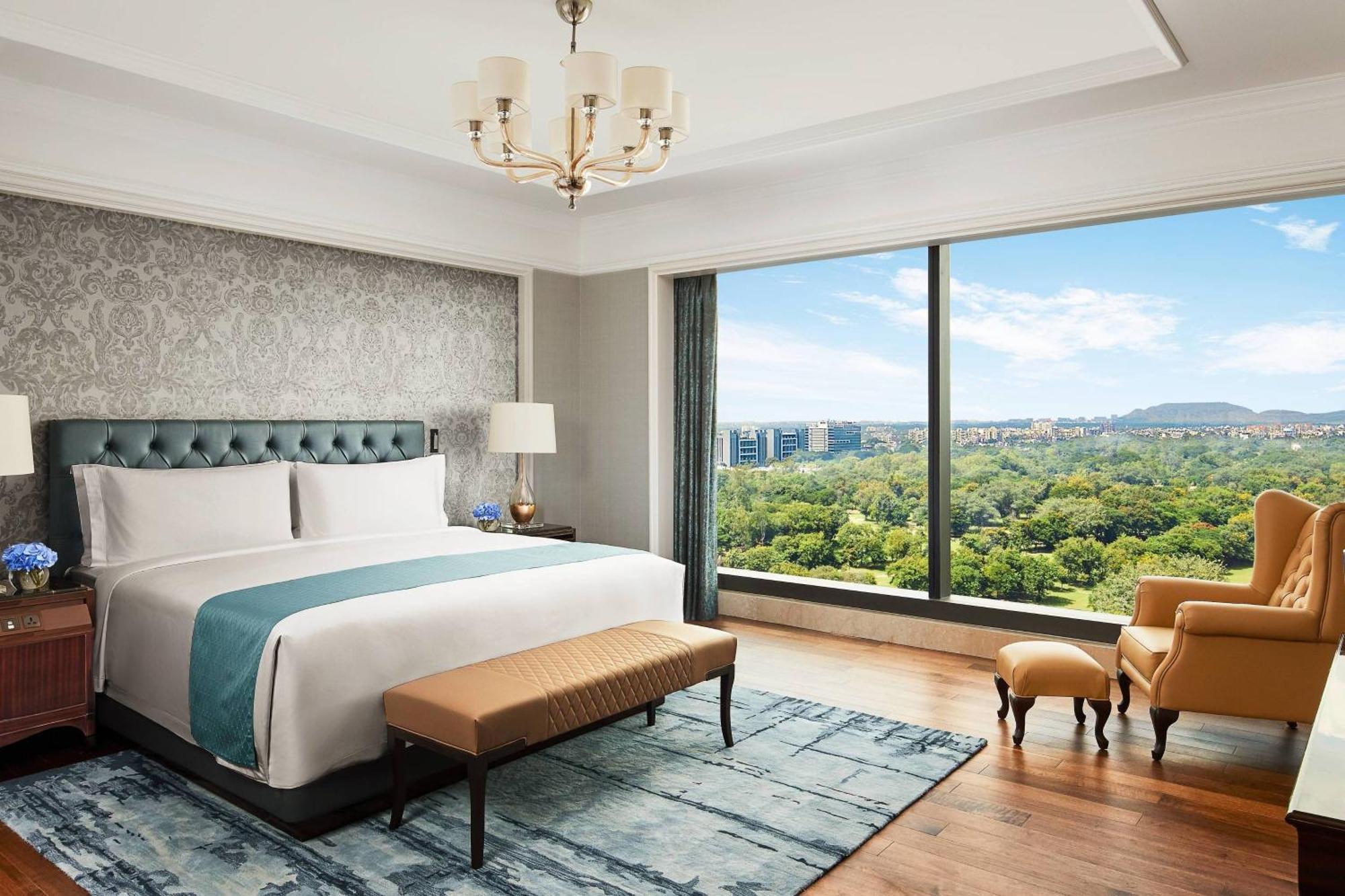 Premier Suite King Room with Club Lounge Access