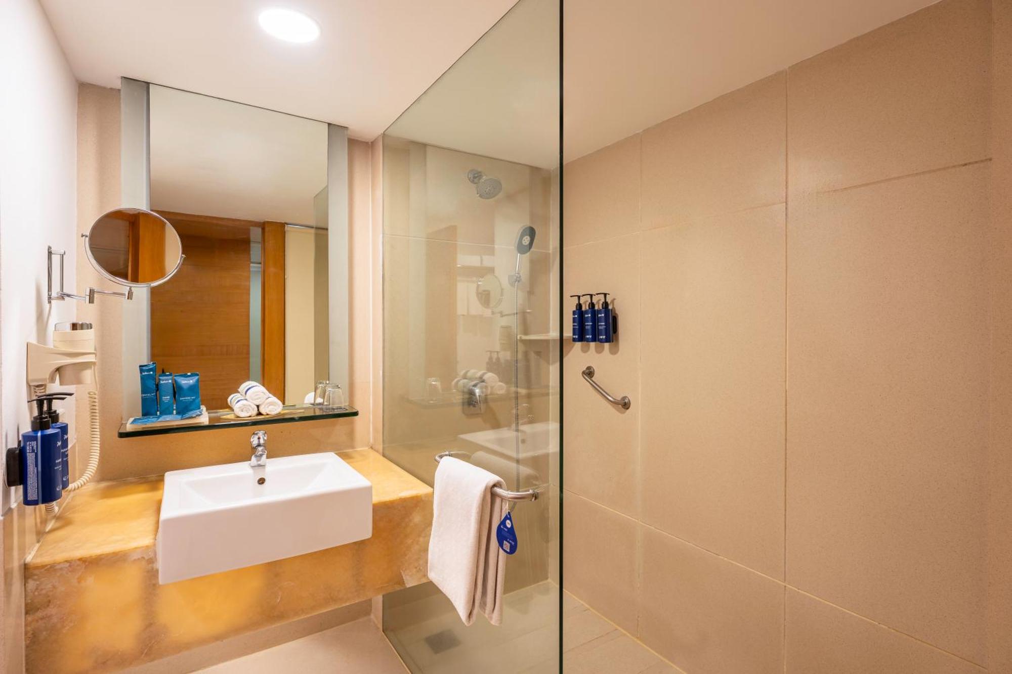 Double Room Complimentary 2 IMFL Drinks 2 Pieces of Laundry per