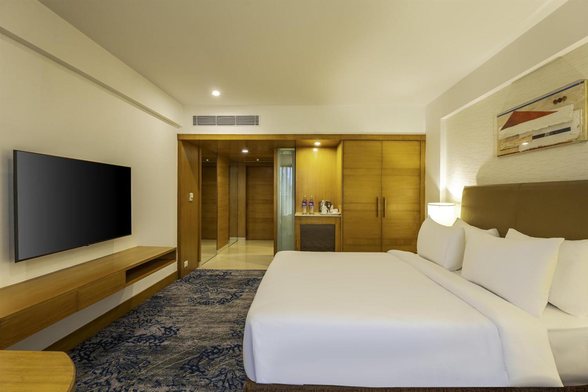 Junior Suite Complimentary 2 IMFL Drinks 2 Pieces of Laundry per on Spa