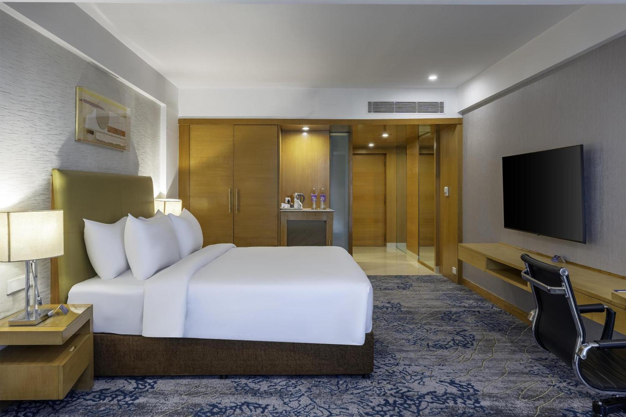 Double Room Complimentary 2 IMFL Drinks 2 Pieces of Laundry per